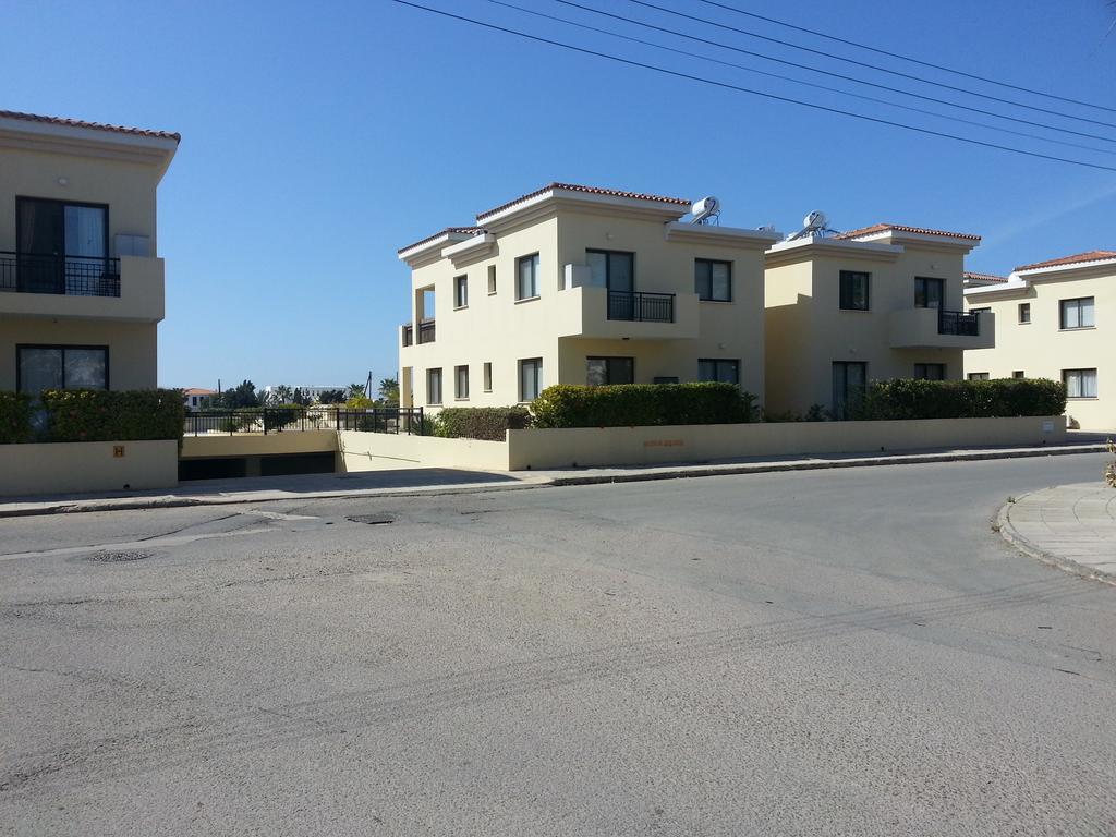 Faros Beach 파포스 외부 사진