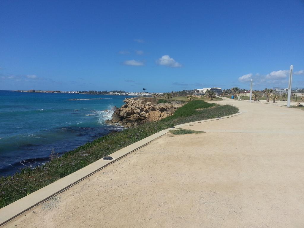 Faros Beach 파포스 외부 사진