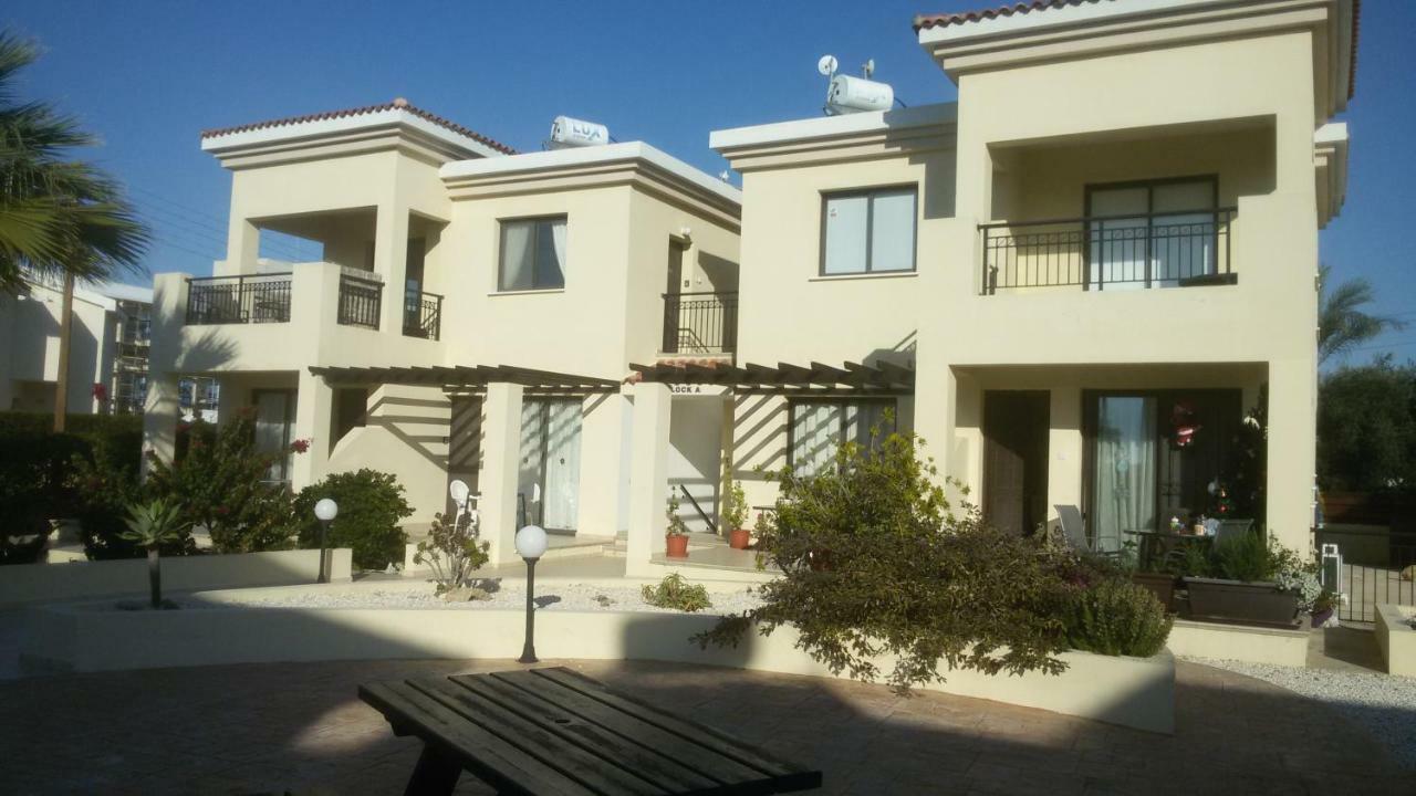 Faros Beach 파포스 외부 사진