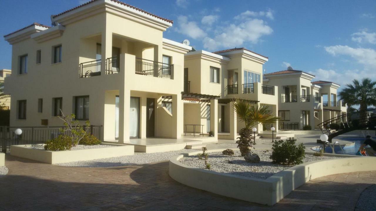 Faros Beach 파포스 외부 사진